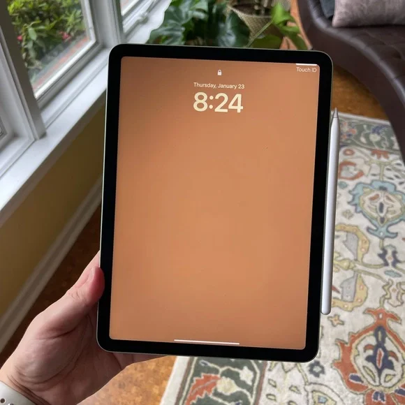 Mint Condition Apple iPad Air 4th Gen 256gb with Apple Mint Condition Apple iPad Air 4th Gen 256gb with Apple